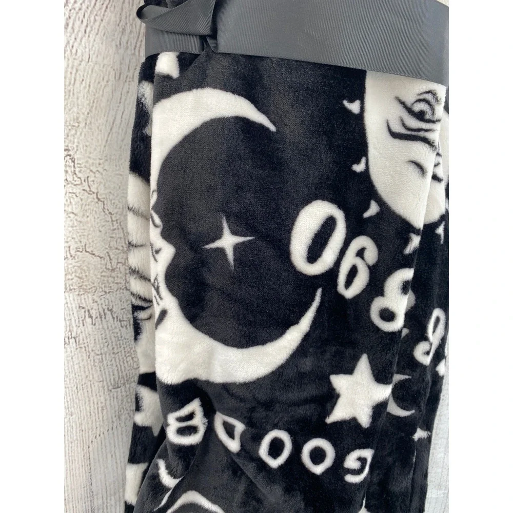 Deco plush throw